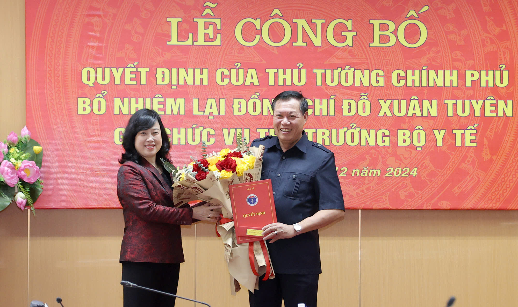 Công bố quyết định bổ nhiệm lại Thứ trưởng Bộ Y tế Đỗ Xuân Tuyên