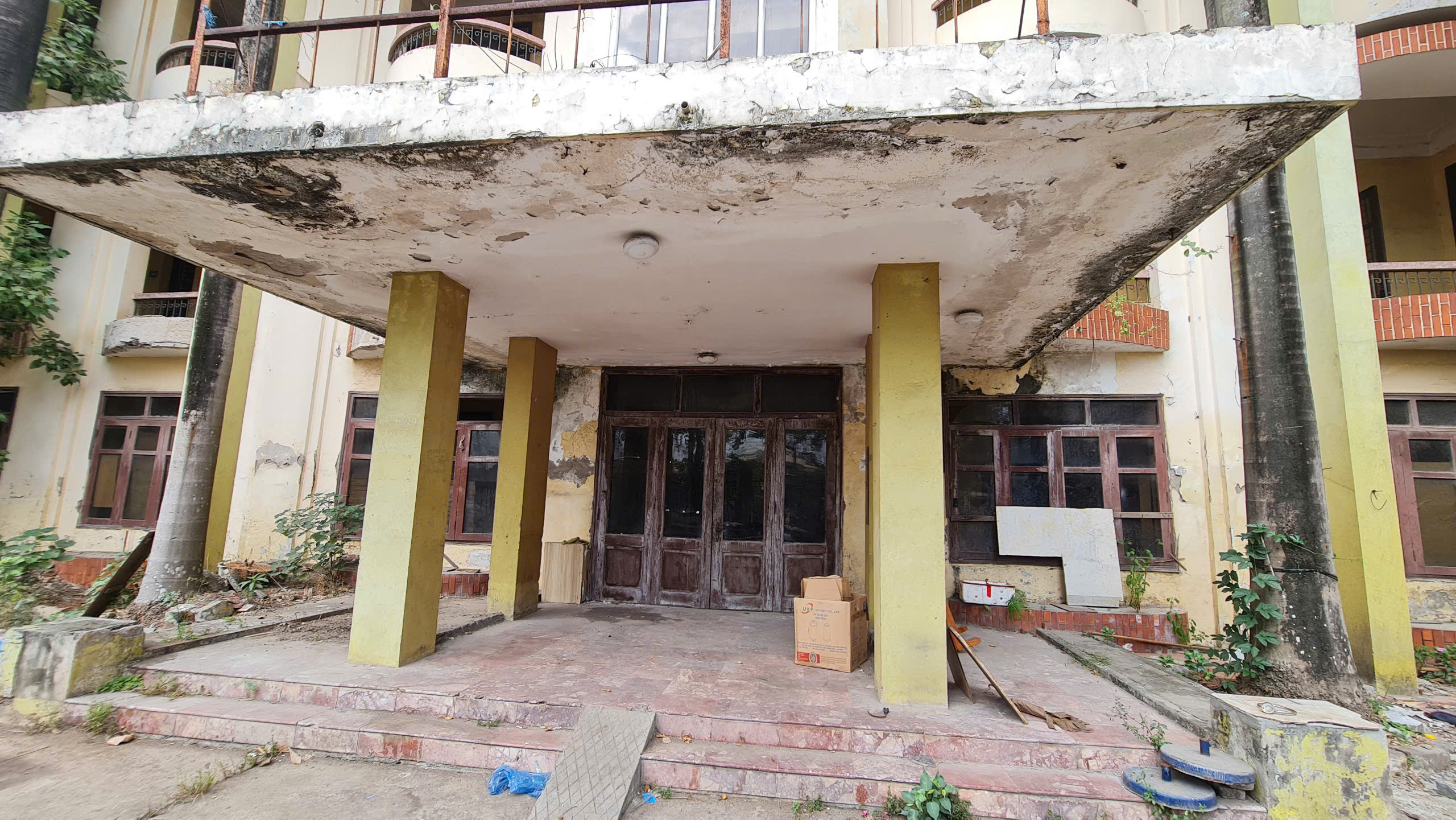 Cận cảnh loạt trụ sở công bỏ hoang nhiều năm vừa bị Chủ tịch Hà Nội yêu cầu kiểm tra