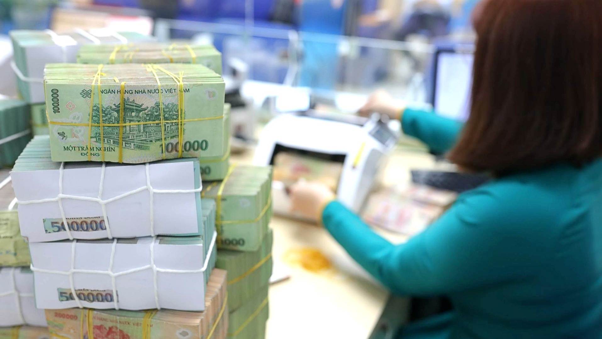 Nhiều ngân hàng ngược chiều hạ lãi suất huy động