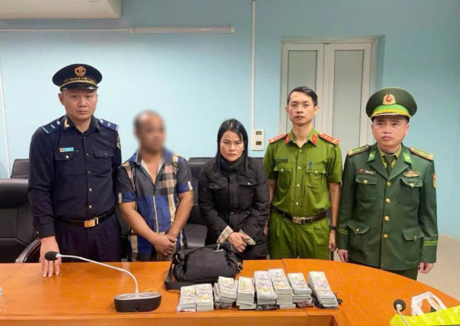 Hà Tĩnh Khởi tố các đối tượng vận chuyển hơn 100 tỷ đồng trái phép qua biên giới