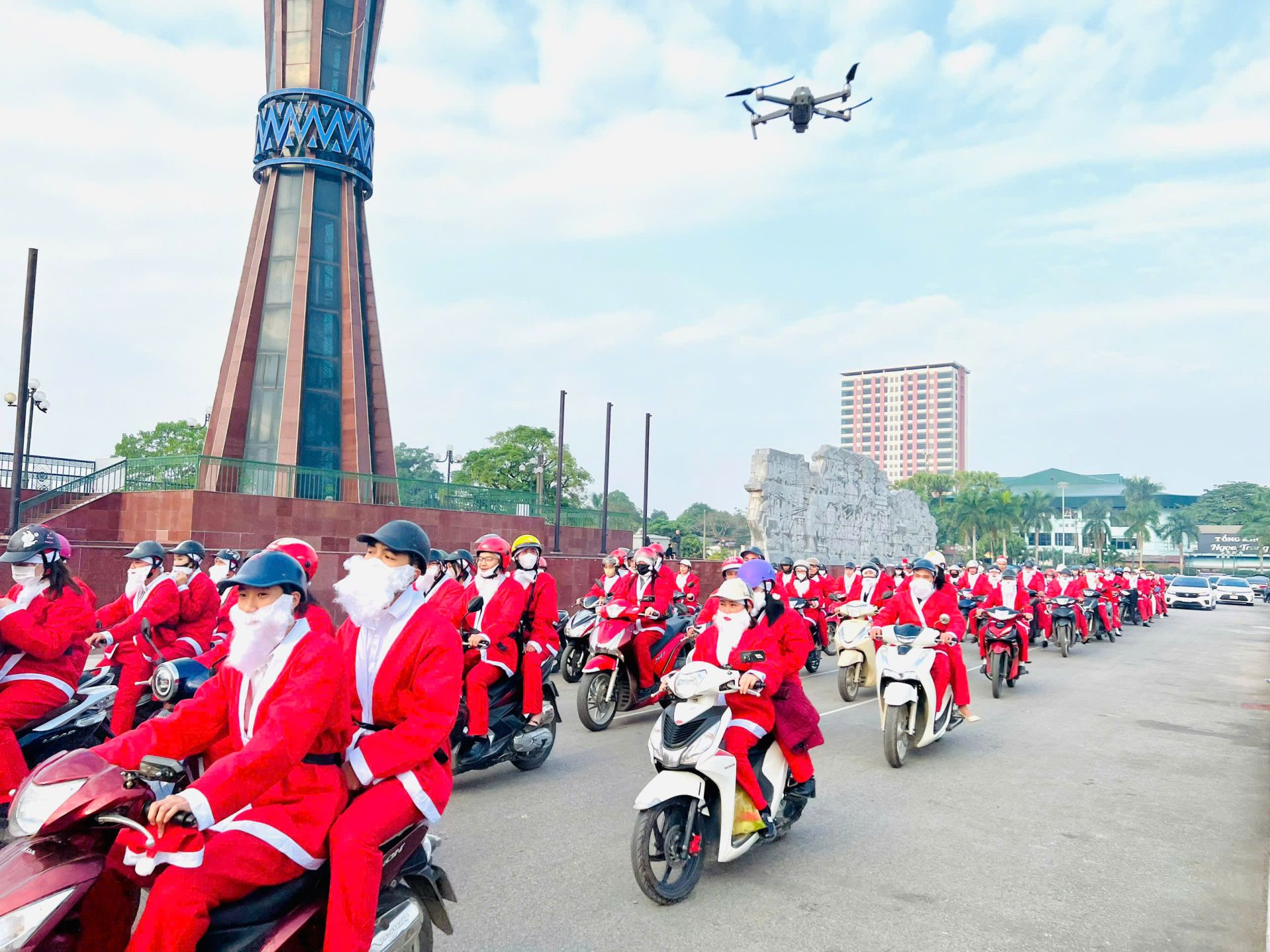 Danko City – Giáng sinh diệu kỳ với 300 ông già Noel