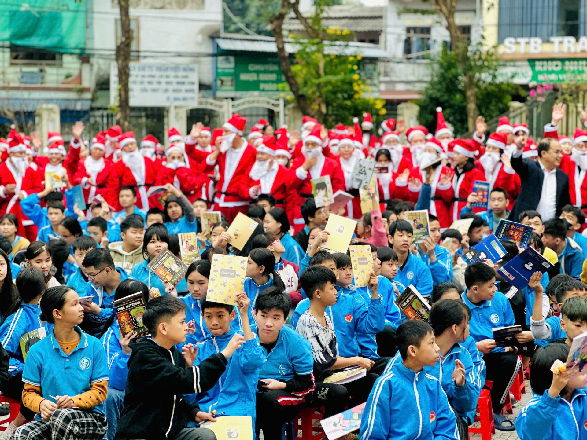 Danko City – Giáng sinh diệu kỳ với 300 ông già Noel