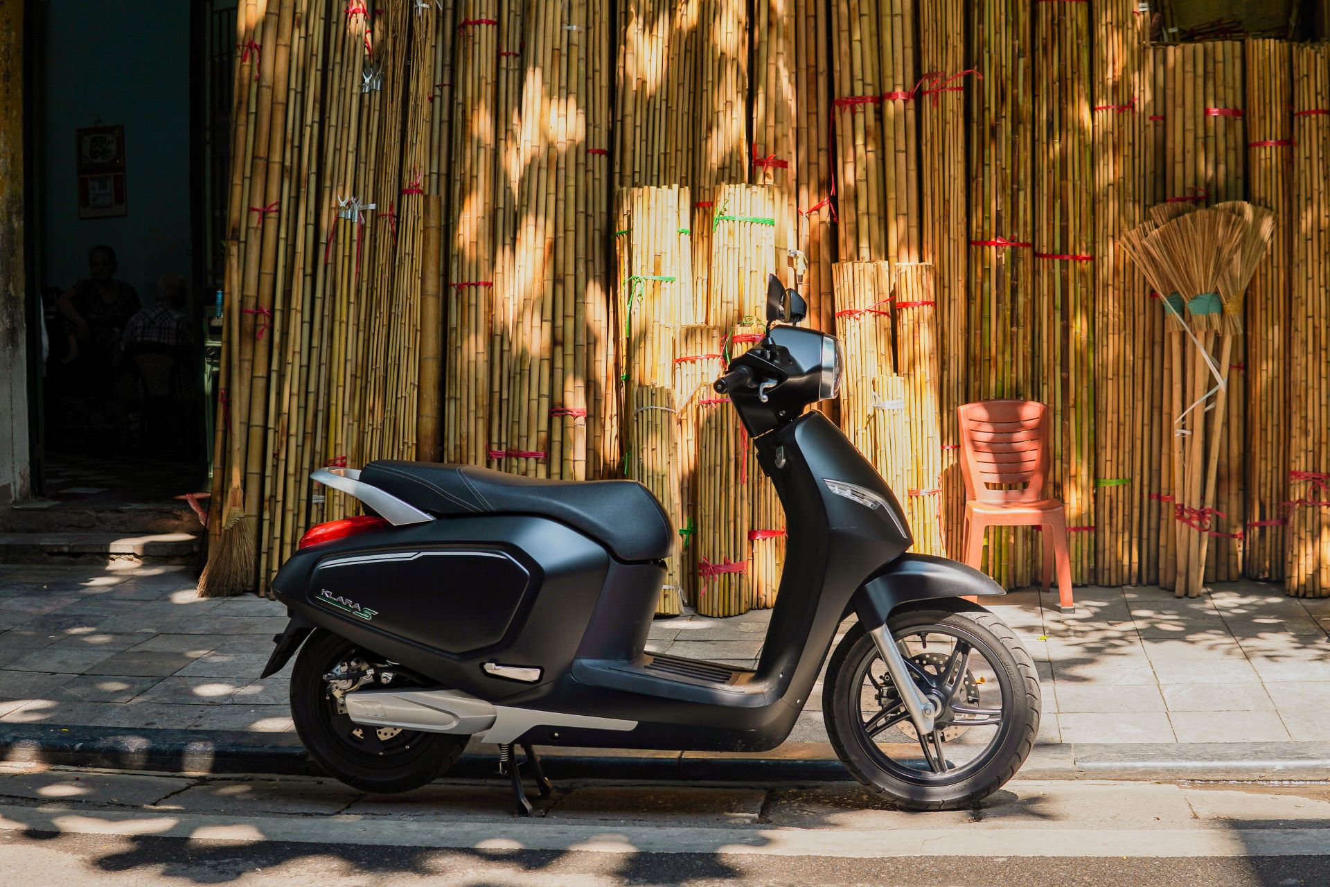 Người dùng “được quá nhiều” khi đổi từ xe máy xăng qua xe điện VinFast