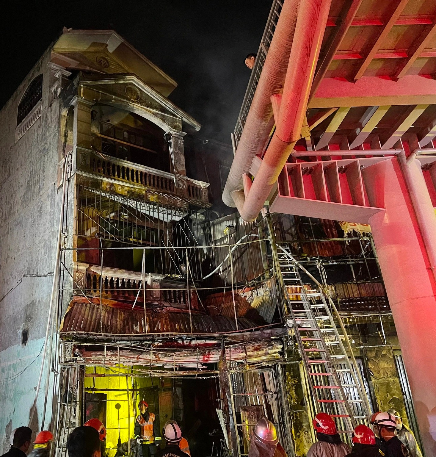 Thủ tướng yêu cầu Bộ Công an khẩn trương điều tra vụ đốt quán cà phê làm 11 tử vong