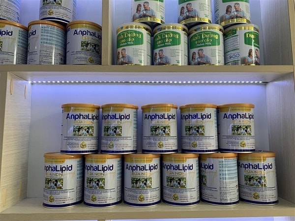 “Hỗn loạn” thị trường sữa Bài 1 – Tràn lan “sữa cỏ”