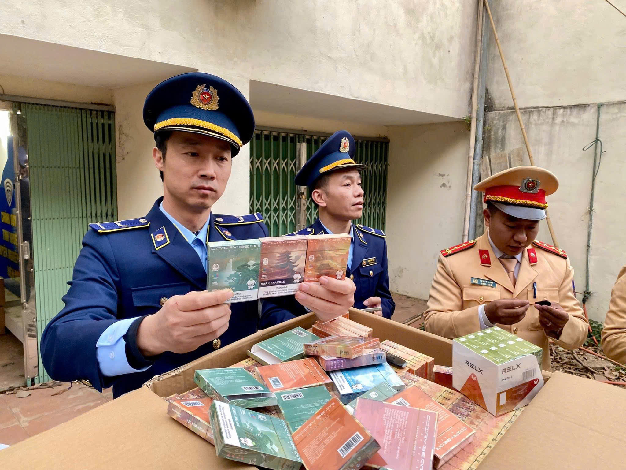 Lạng Sơn Phát hiện và thu giữ 111.000 đầu đốt tinh dầu của thuốc lá điện tử