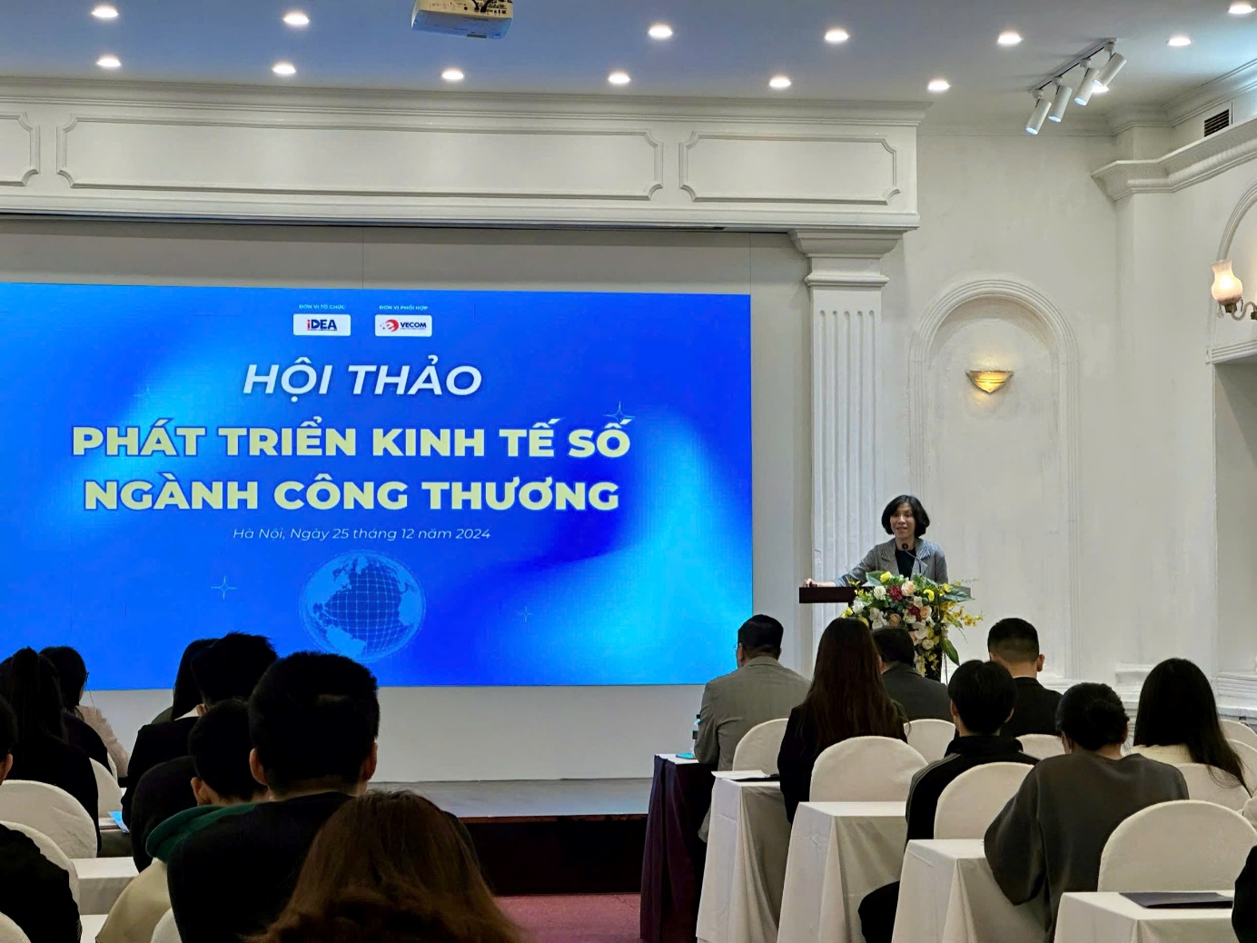 Thương mại điện tử thúc đẩy tăng trưởng bán buôn, bán lẻ