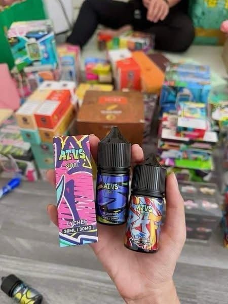 Dân buôn ồ ạt thanh lý thuốc lá điện tử trước lệnh cấm