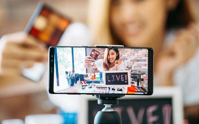 Thắt chặt thuế đối với người nổi tiếng livestream bán hàng Có cần cơ chế đặc thù