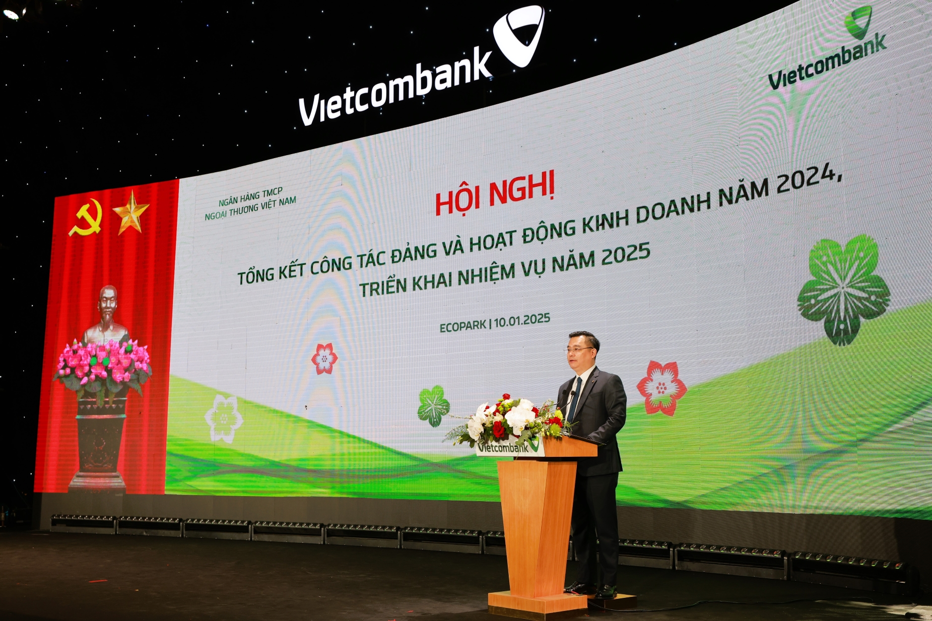 Vietcombank Vững thế dẫn đầu bứt phá với dấu ấn xanh