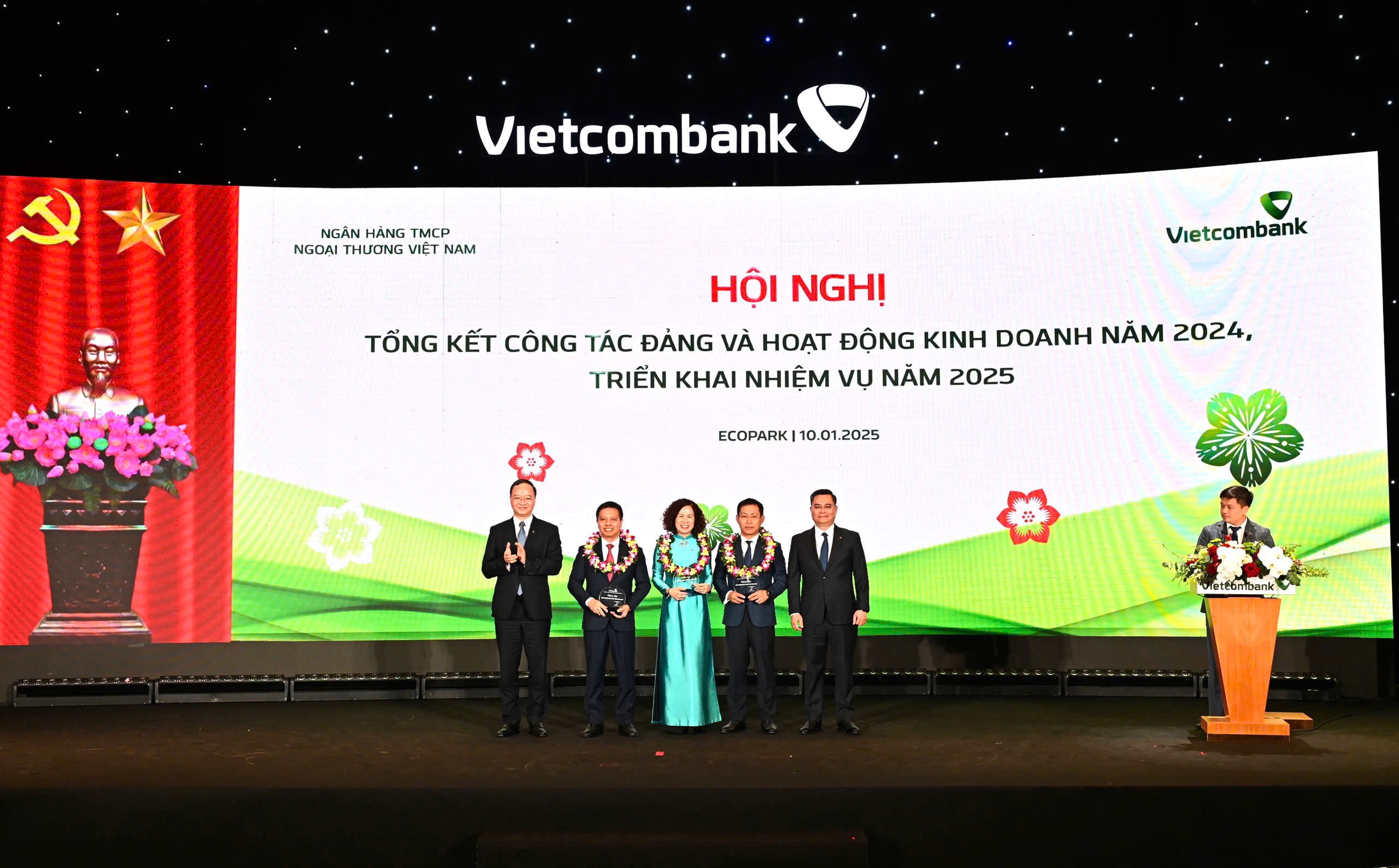 Vietcombank Vững thế dẫn đầu bứt phá với dấu ấn xanh