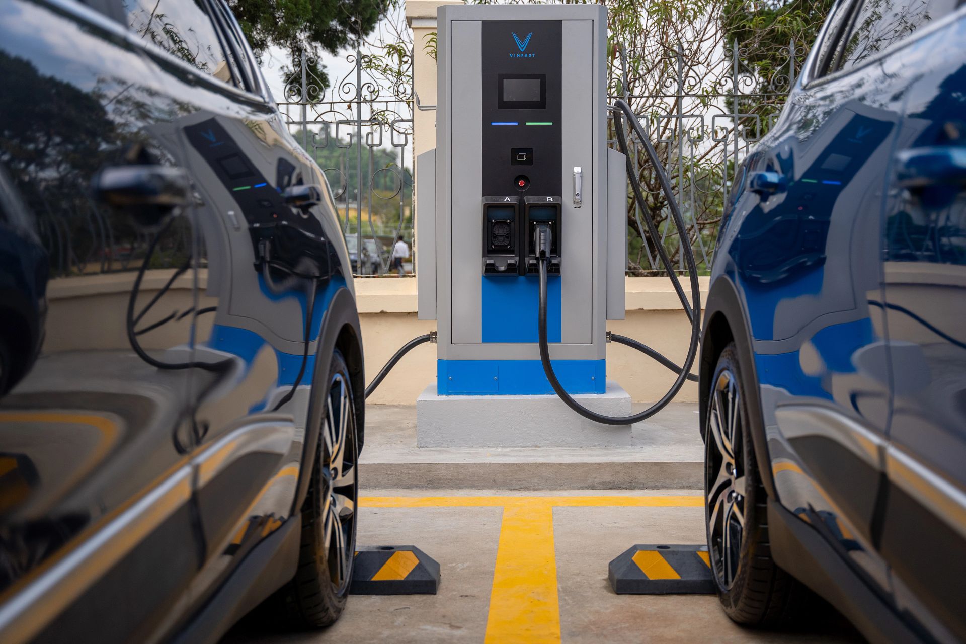 Trạm sạc VinFast phủ từ thành thị tới miền núi, xe điện đã tiện hơn xe xăng