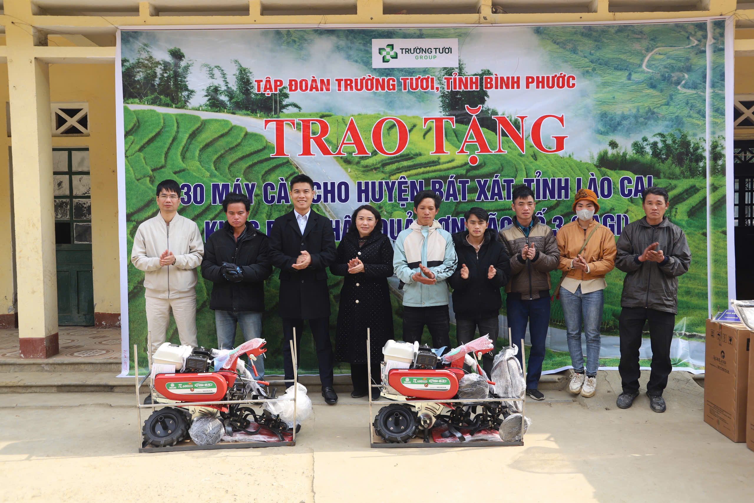 Tập đoàn Trường Tươi tặng 30 máy xới đất hỗ trợ người dân sau bão Yagi