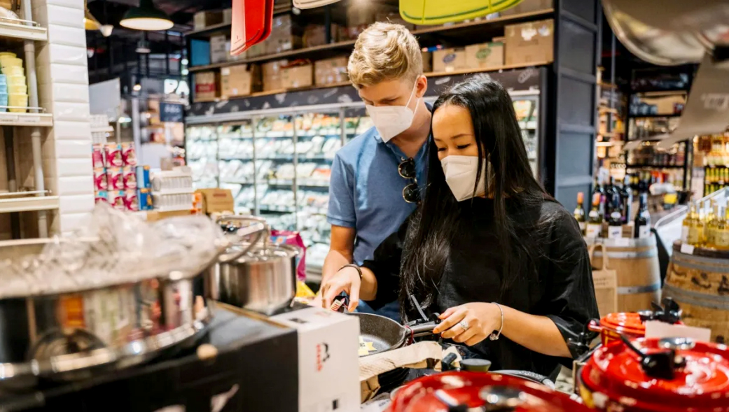 Người tiêu dùng châu Á chi tiêu tiết kiệm hơn