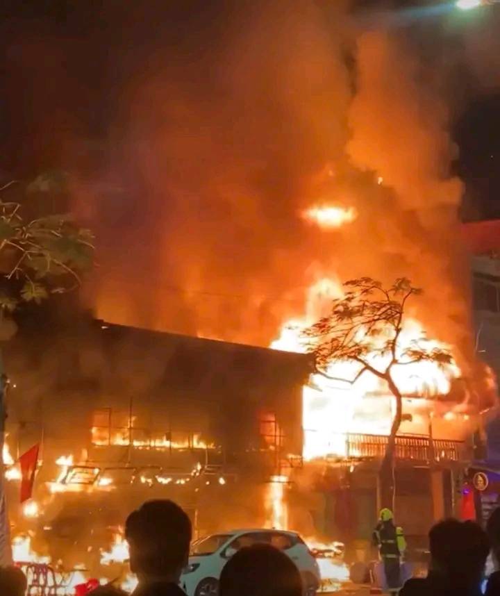 Hải Phòng Hiện trường sau vụ cháy lớn tại nhà hàng trên phố Trần Hưng Đạo