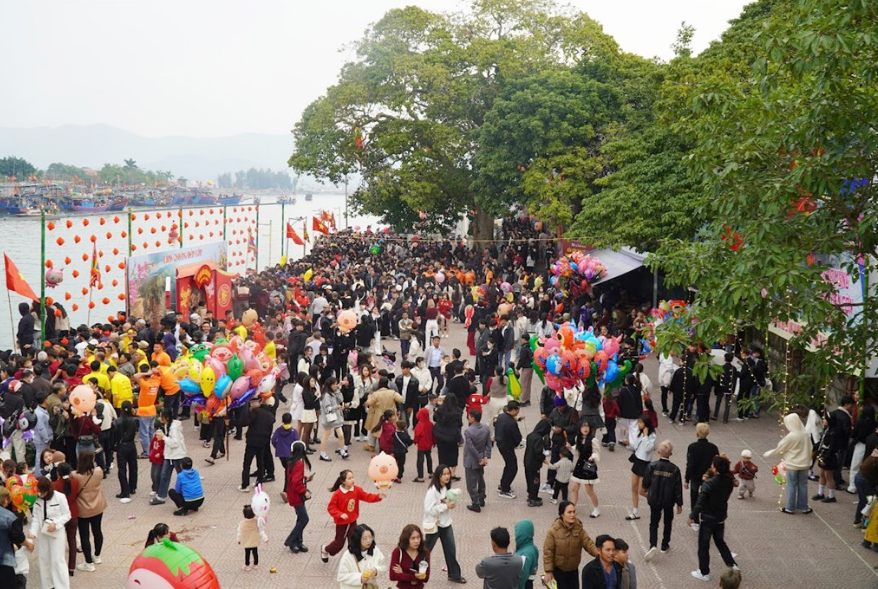 Du khách khai xuân giúp du lịch Nghệ An thu về 479 tỷ đồng