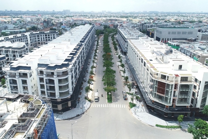 Sụt giảm thanh khoản nhưng giá nhà liền thổ tại TPHCM vẫn cao