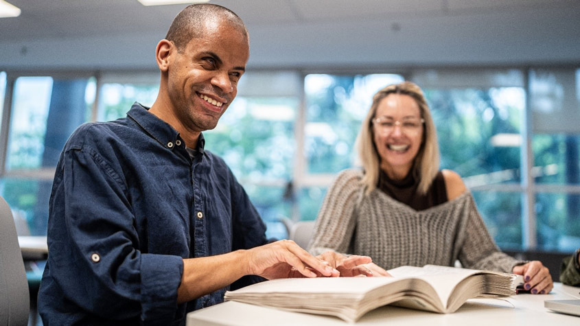 Access Infinity Cánh cửa tri thức cho người khiếm thị 