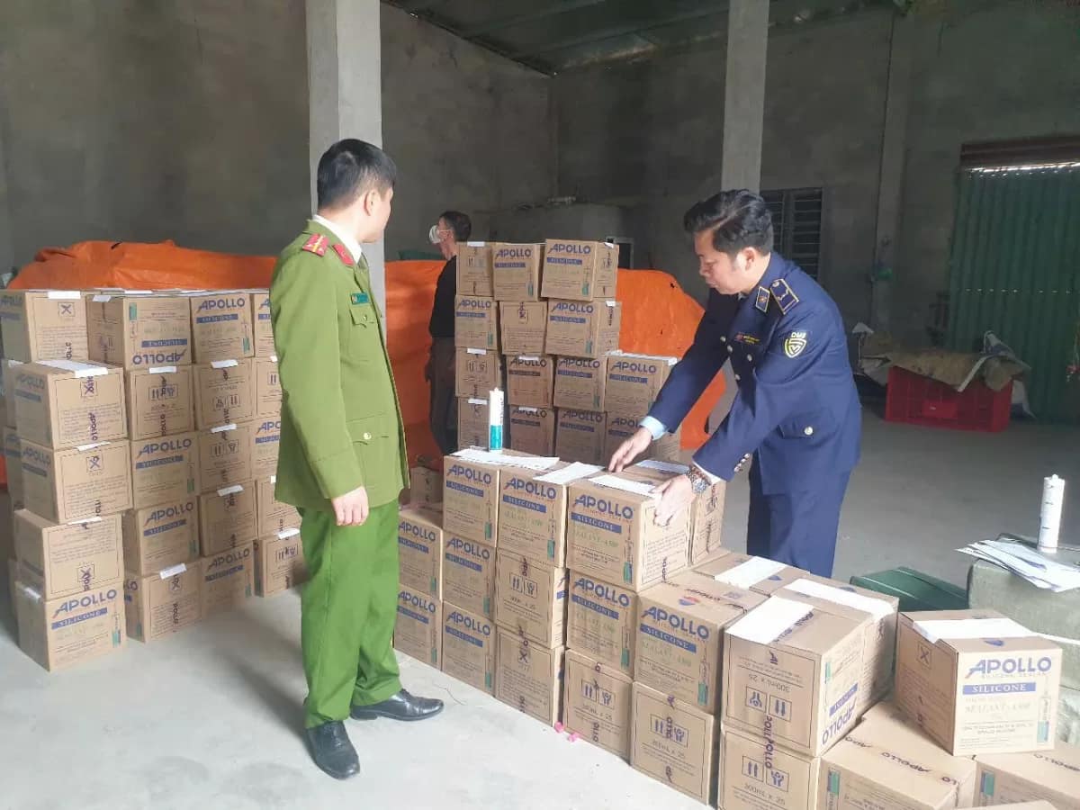Vụ 2.400 chai keo Apollo Silicone giả được chuyển cho công an xử lý