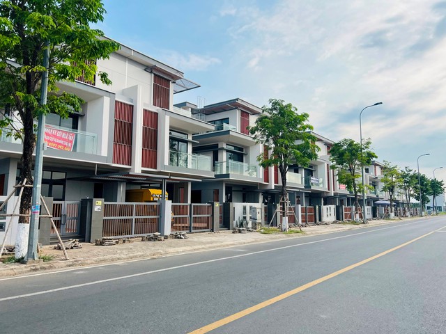 Nhà liền kề TPHCM lại tiếp tục sụt giảm thanh khoản do giá bán cao