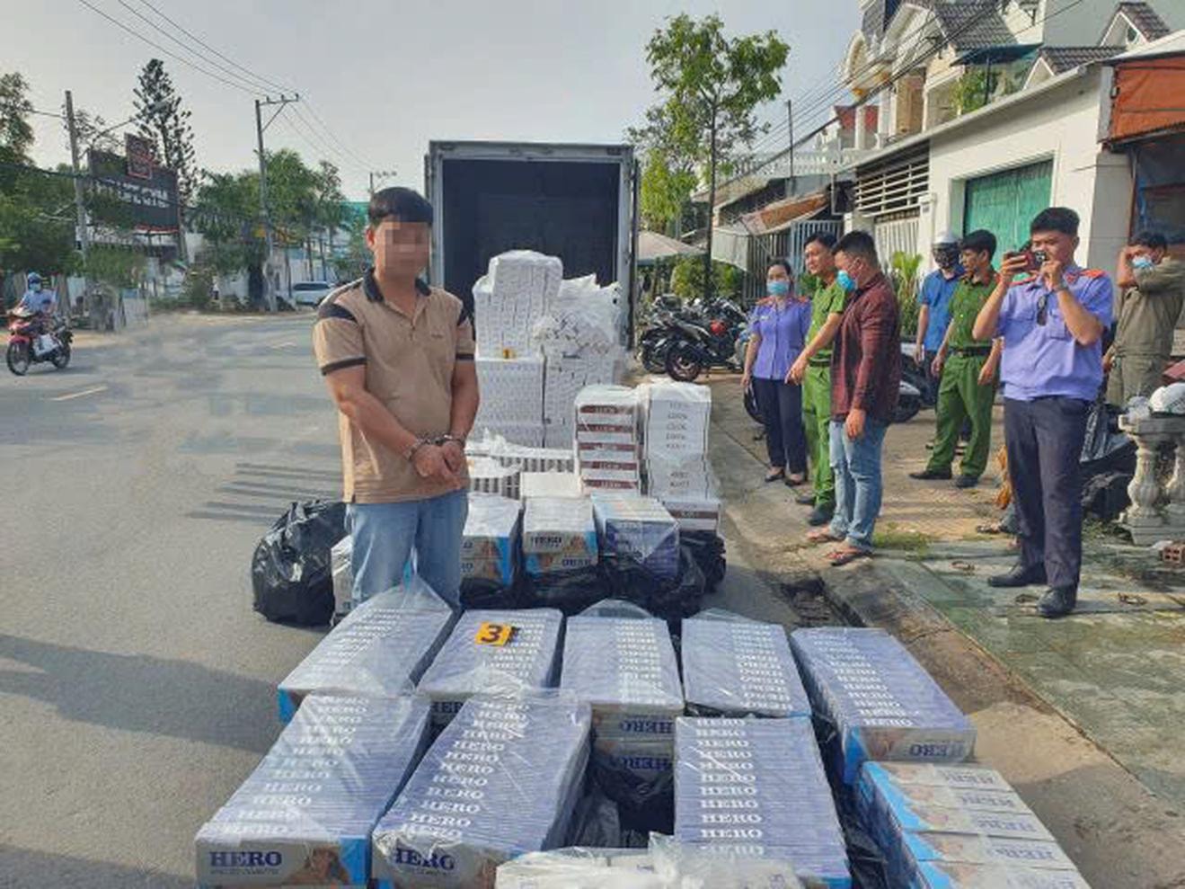 Tăng thuế tiêu thụ đặc biệt với thuốc lá Cân bằng lợi ích và thực tiễn