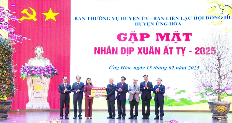 Hà Nội Hội đồng hương huyện Ứng Hoà tổ chức gặp mặt đầu xuân Ất Tỵ 2025