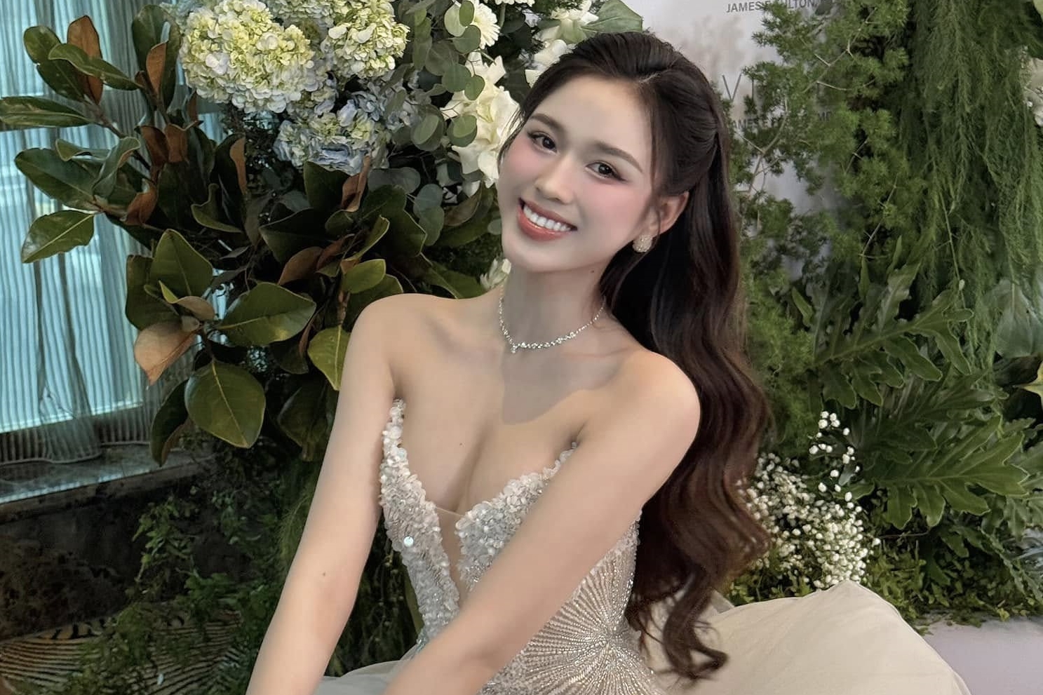 Sự thật sau hình ảnh Đỗ Thị Hà mặc váy cưới