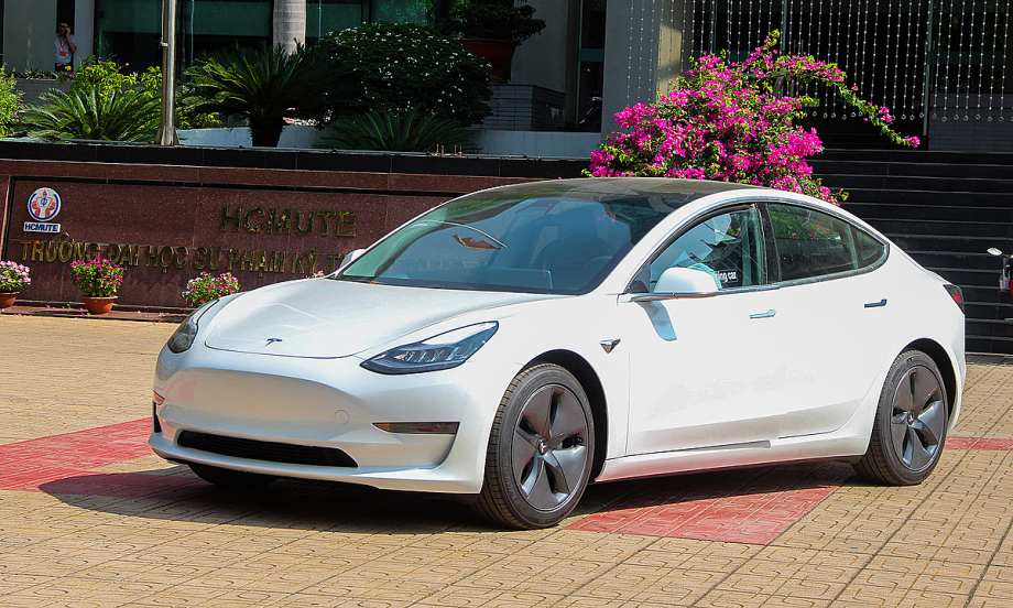  Tesla triệu hồi hơn 375.000 xe điện tại Mỹ