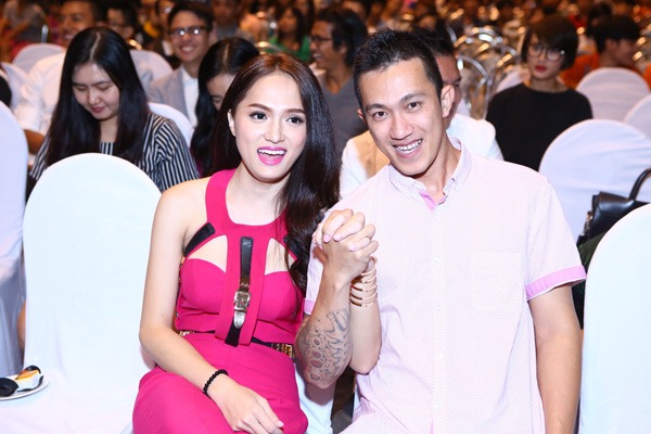 Tình trường toàn trai đẹp của Hoa hậu chuyển giới Hương Giang