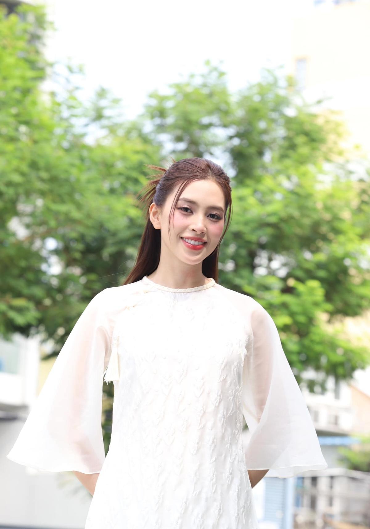 Tiểu Vy bị chụp lén, nhan sắc ra sao qua cam thường