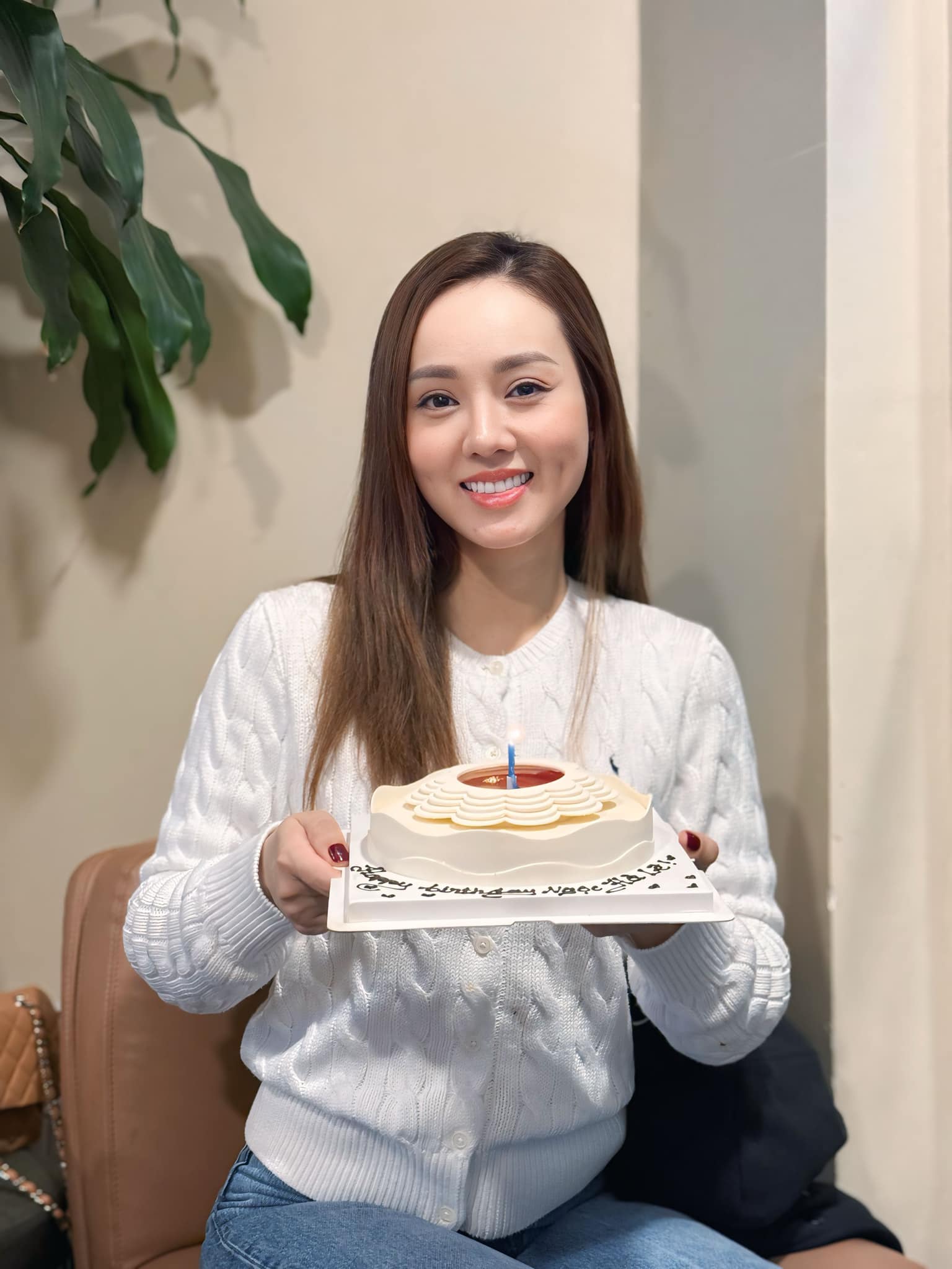 Vợ NSND Công Lý thanh lý túi xách, nước hoa sau biến cố