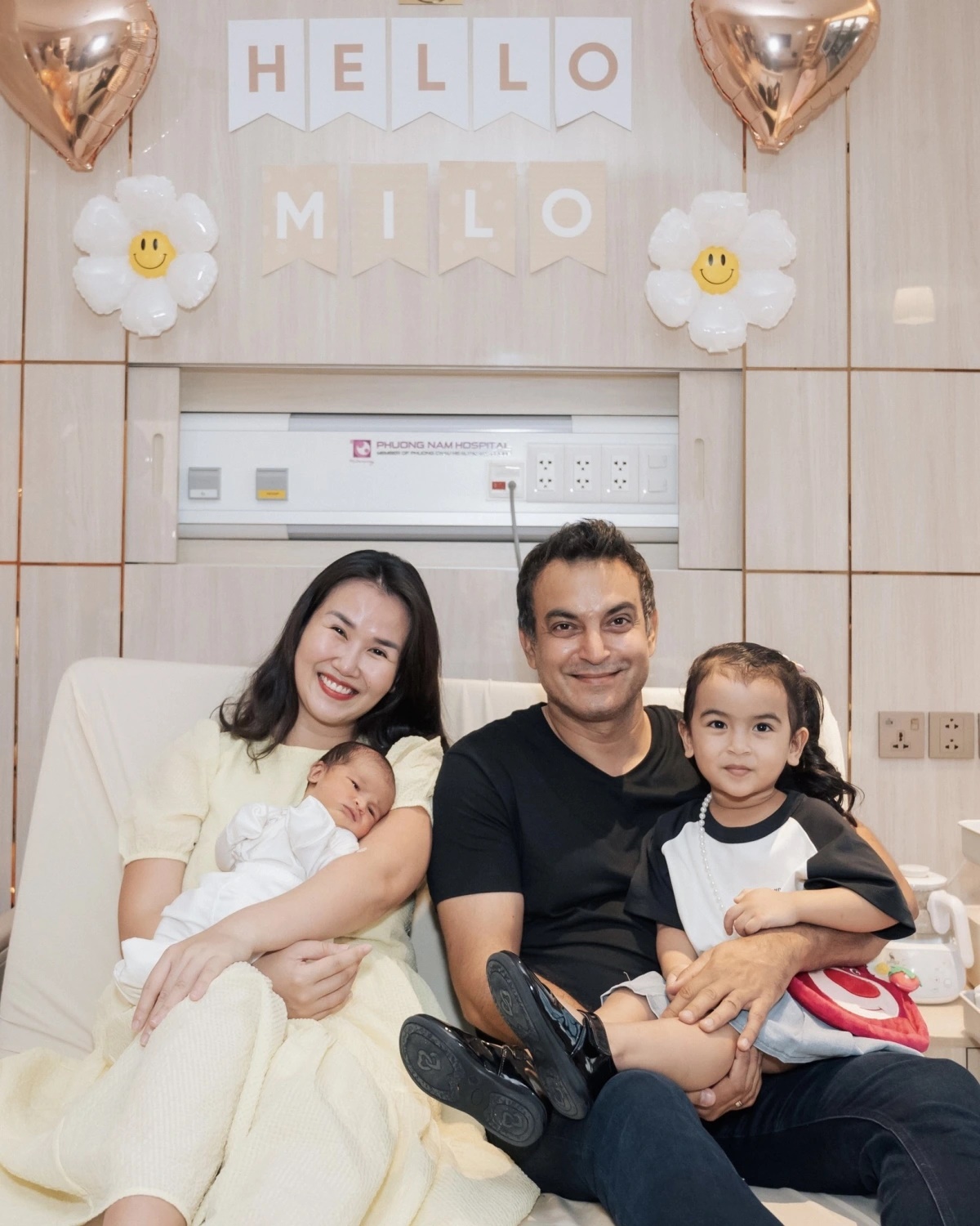 Võ Hạ Trâm than thở hói đầu nhưng 2 nhóc tỳ lai Ấn Độ mới chiếm sóng