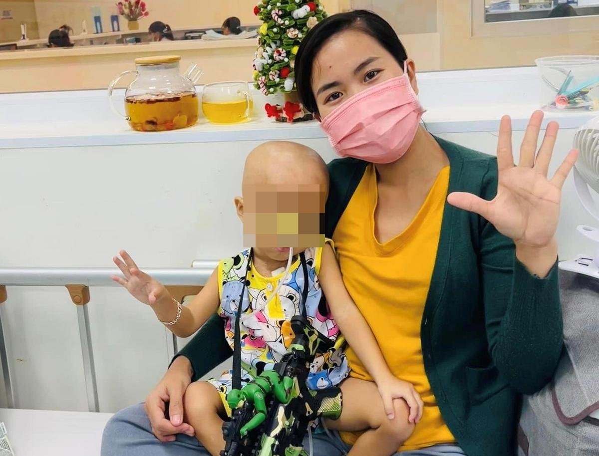 Mẹ Bắp phủ nhận lấy tiền mạnh thường quân làm màu, tiết lộ lý do gây thêm quỹ cho con