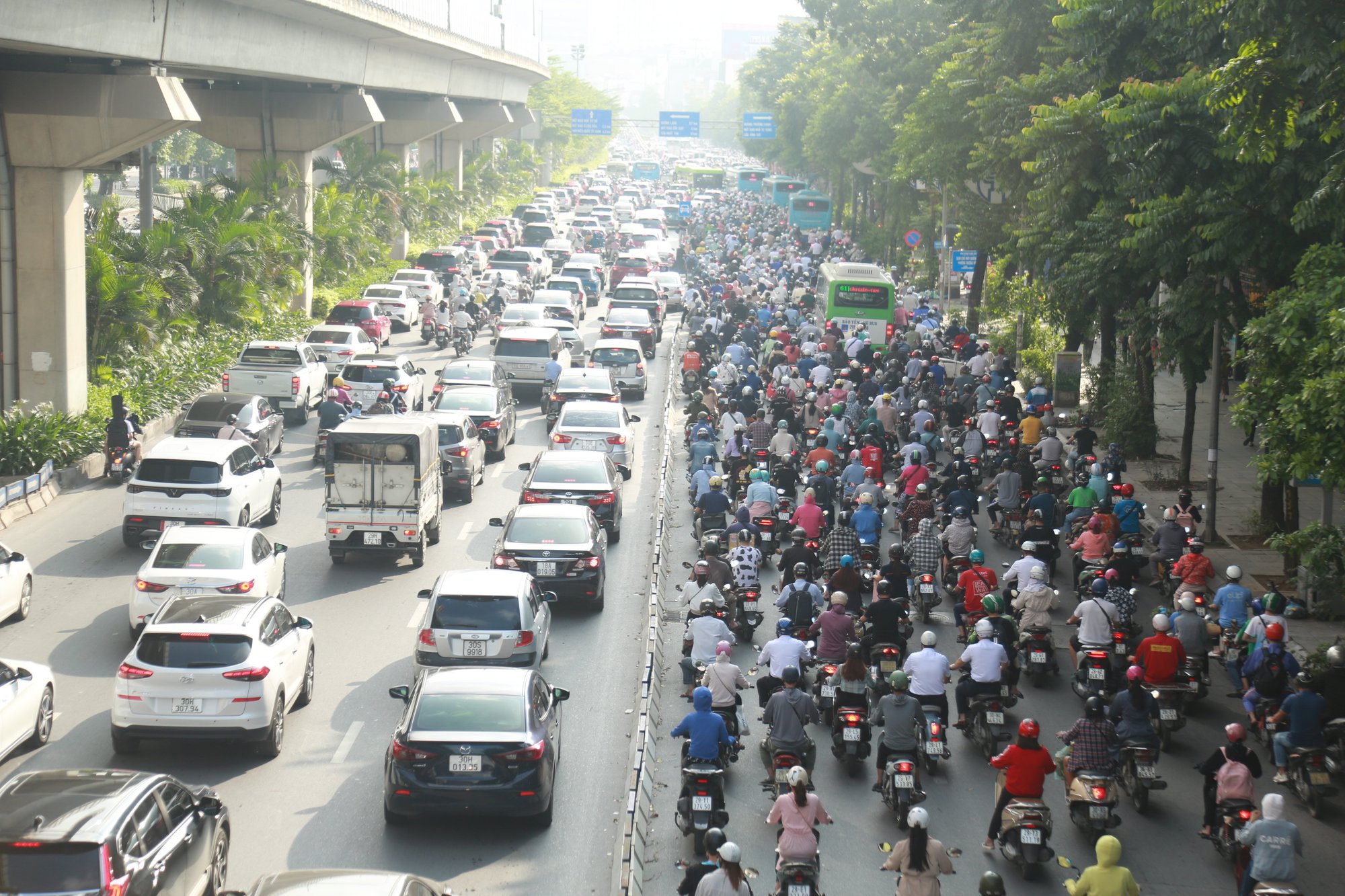 Tập trung đề xuất giải pháp kéo giảm ùn tắc giao thông bền vững tại các thành phố và đô thị lớn