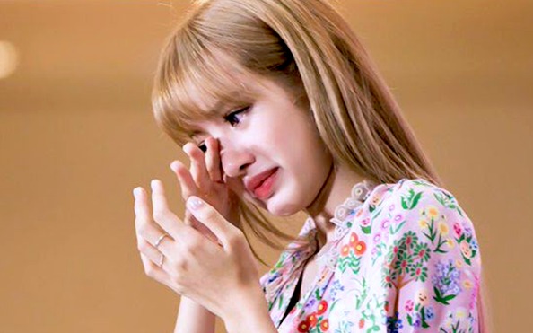 Lisa sợ hãi khi bị rình rập, theo dõi