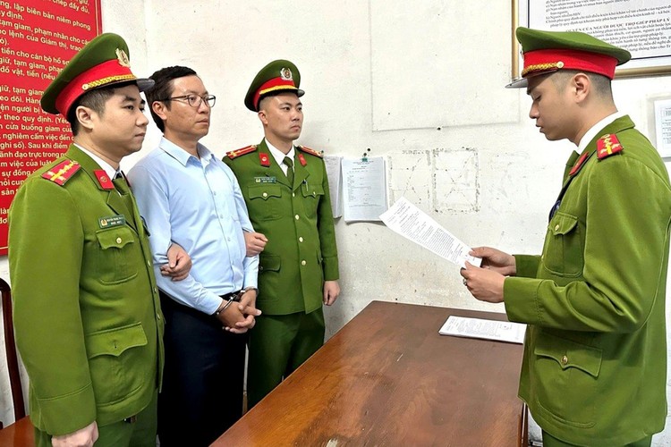 TMX Cổ phiếu vẫn ‘tím lịm’ dù Phó Giám đốc bị khởi tố