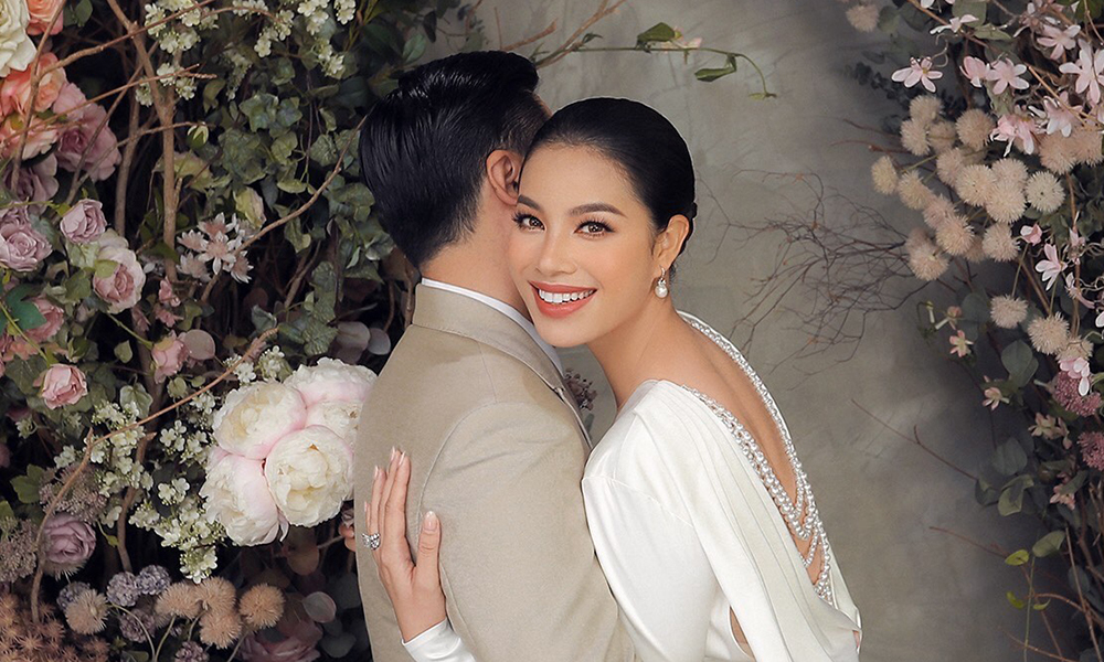 Ông xã kín tiếng của Phạm Hương sở hữu ngoại hình phong độ, tài sản siêu khủng