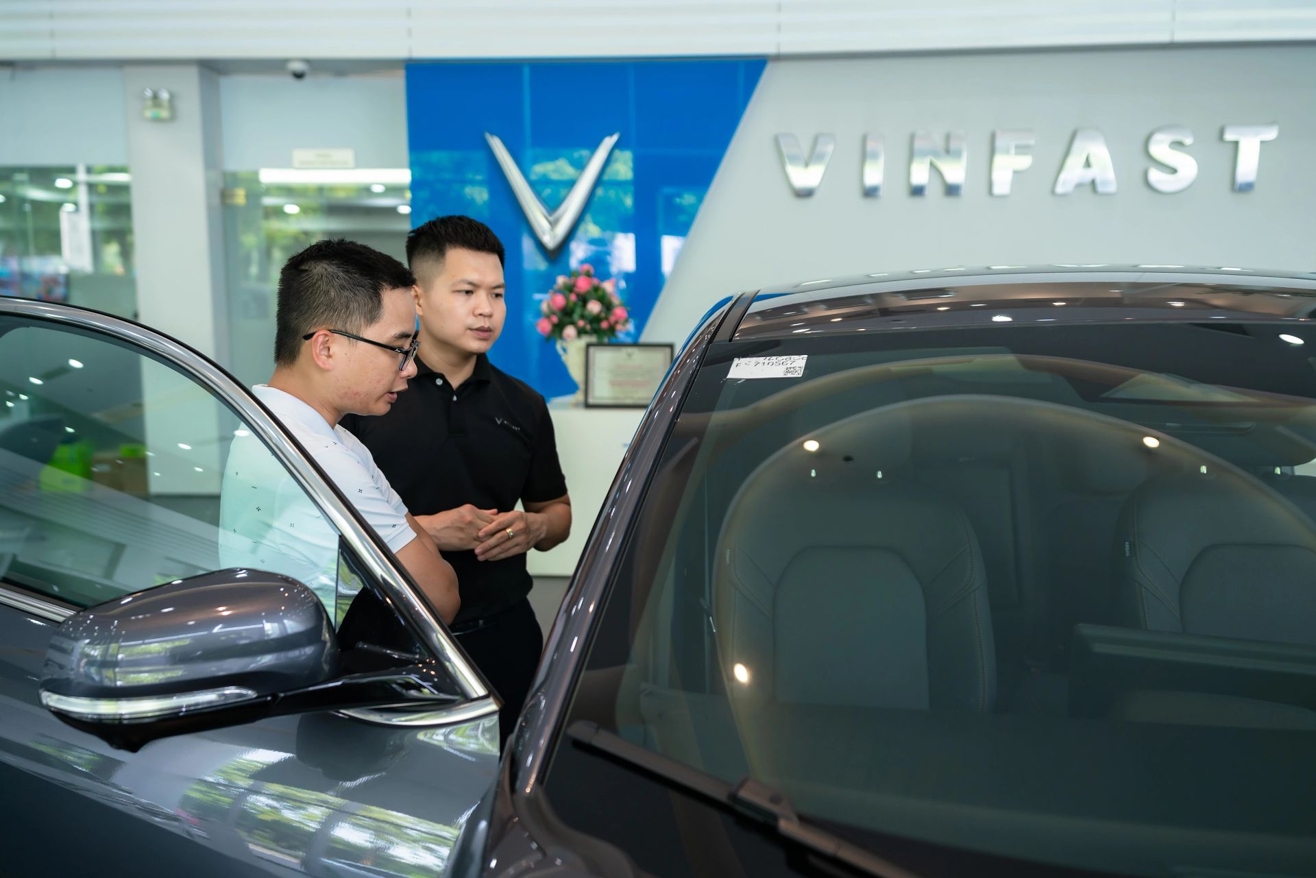 Chủ xe điện tính bài toán “lợi trăm bề” khi chuyển sang mua pin