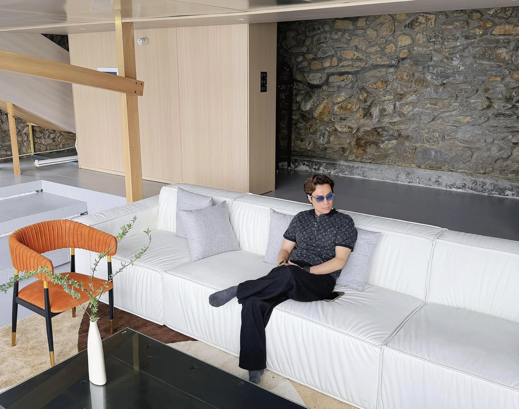 Diễn viên Việt Anh giờ ra sao sau khi thẩm mỹ bị chê ngày càng nữ tính