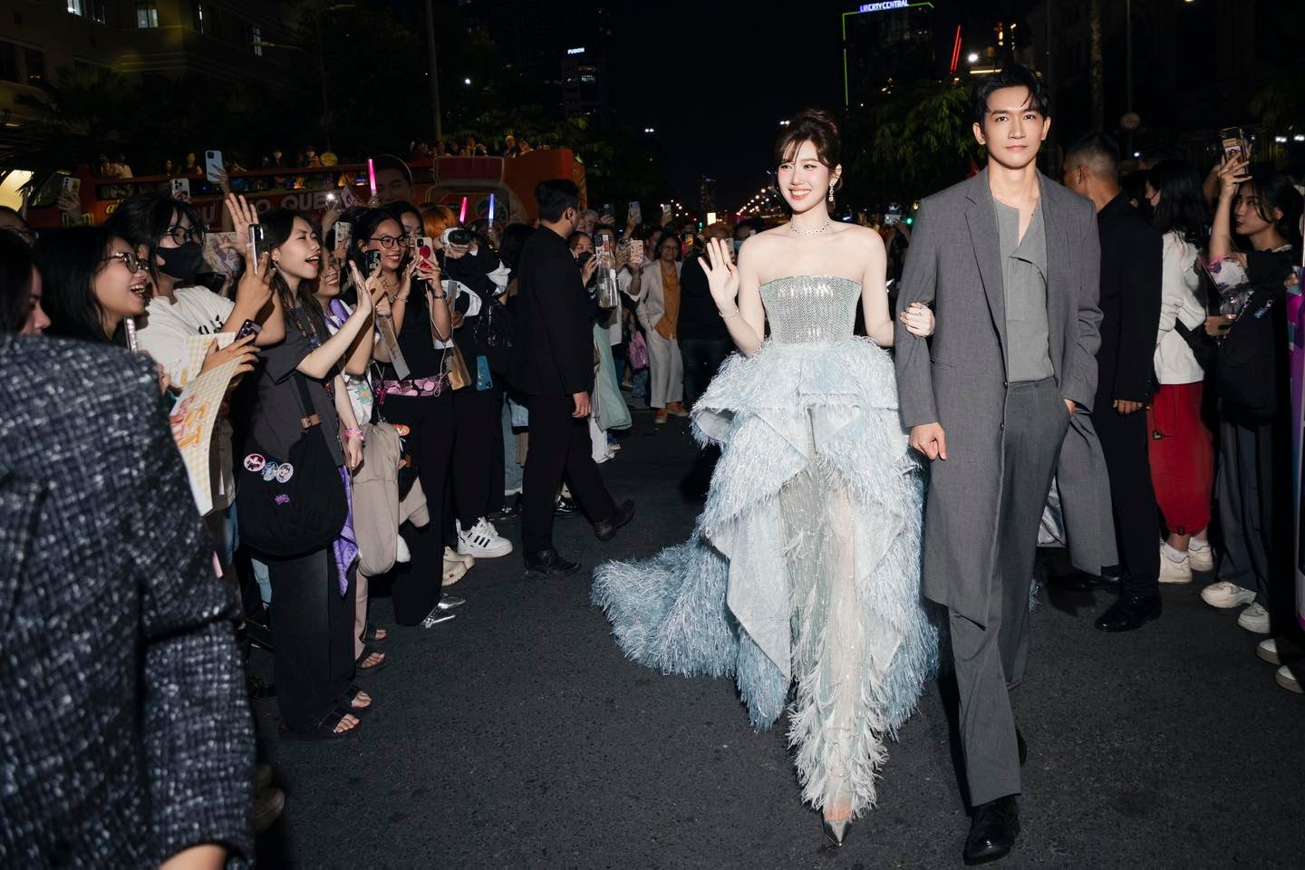 Thúy Ngân - Võ Cảnh 7749 lần lộ hint đồ đôi tình trong như đã mặt ngoài còn e