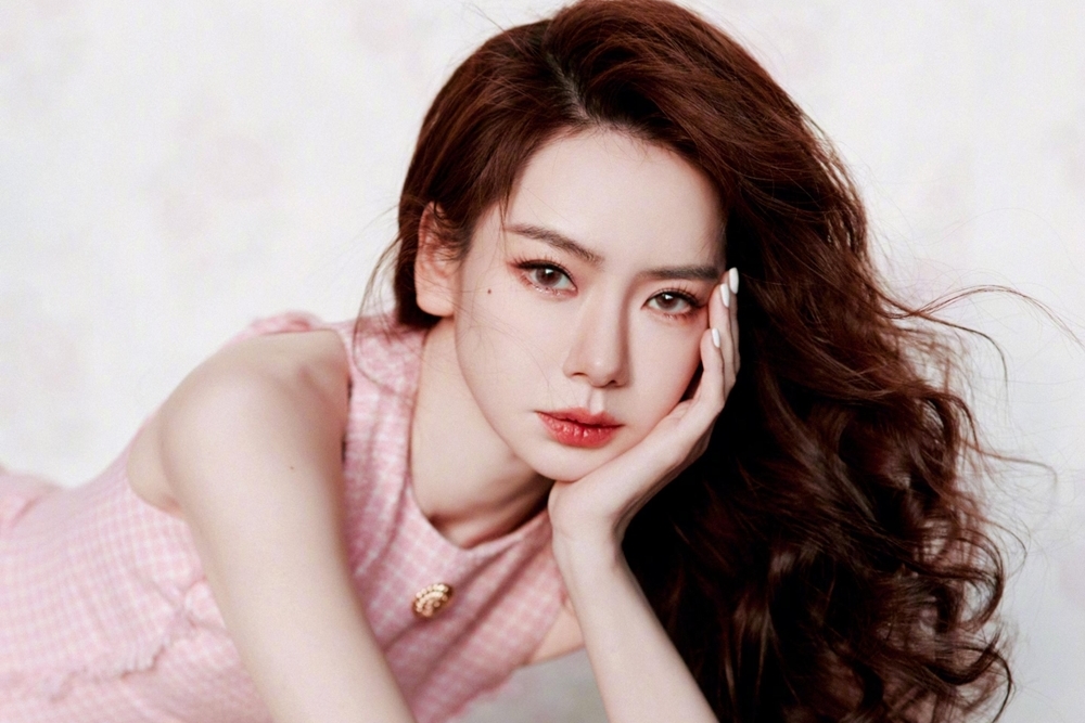 Mỹ nhân Cbiz được đại gia chi 17 tỷ để đi chơi đẹp cỡ nào