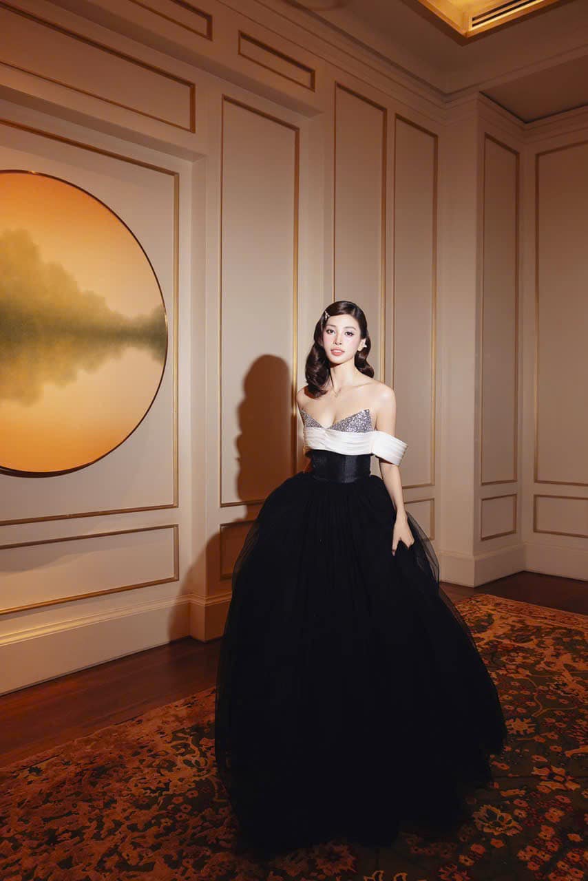 Bị chê kém giao tiếp, Hoa hậu Tiểu Vy hứng gạch vì màn đáp trả