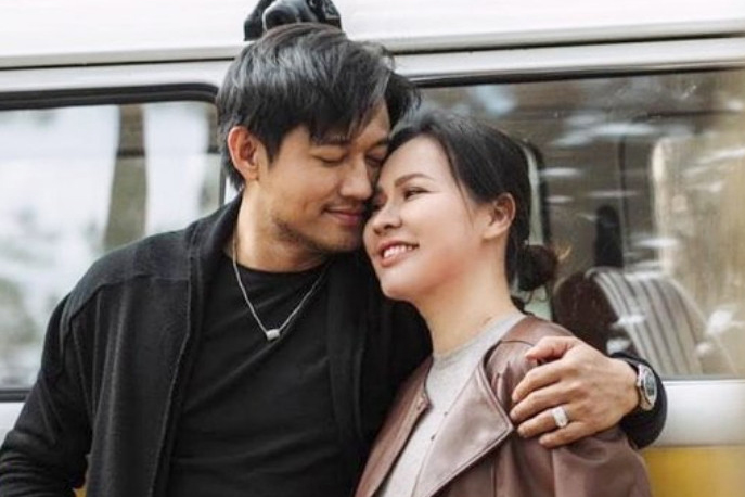 Vợ doanh nhân bật khóc ở lễ phát tang, nói một câu gây xót xa về Quý Bình