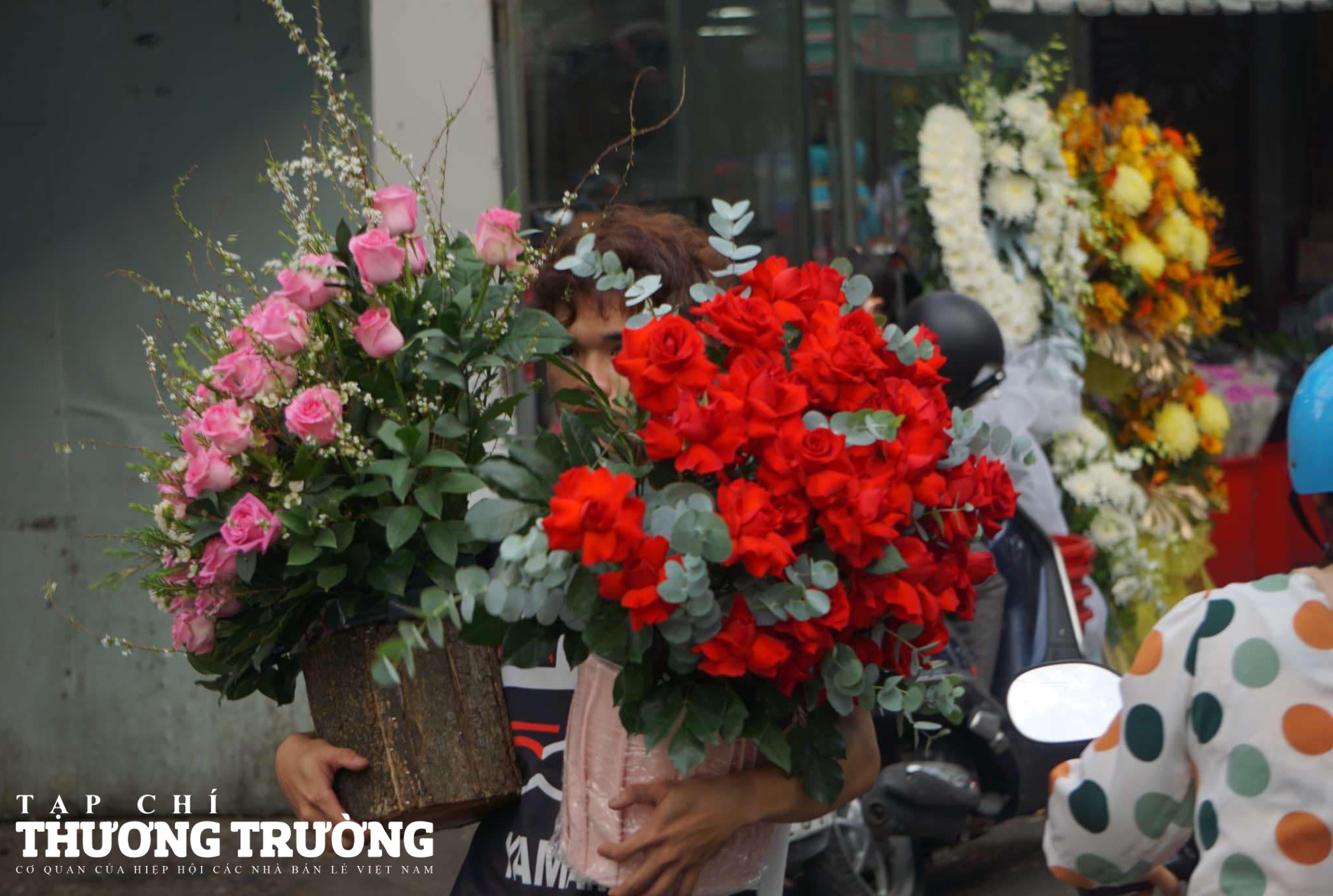 Chợ hoa lớn nhất TPHCM đông nghẹt khách ngày 83