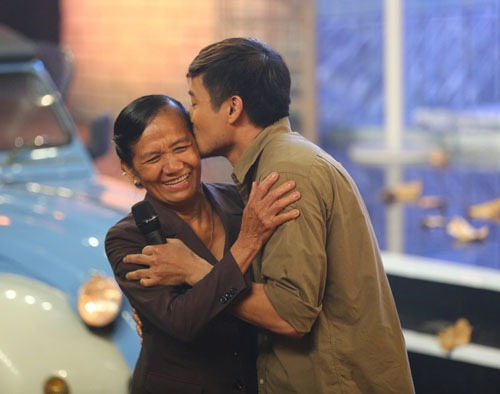 Clip Mẹ già bật khóc tại nơi hỏa táng Quý Bình, xót xa người đầu bạc tiễn kẻ đầu xanh