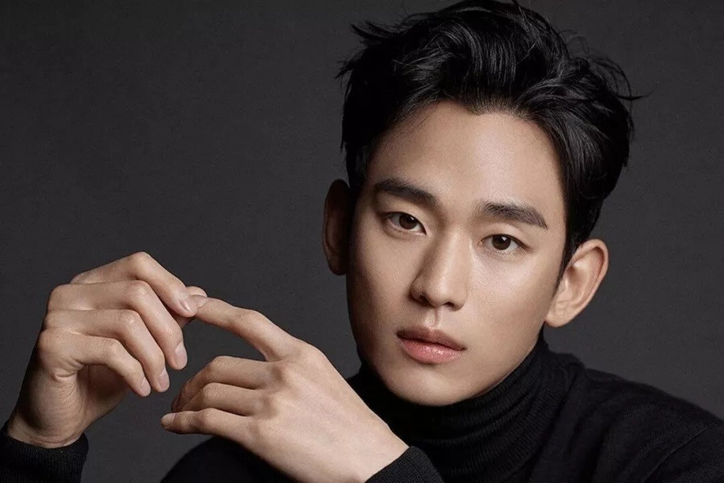 Kim Soo Hyun suy sụp, phải có người canh chừng