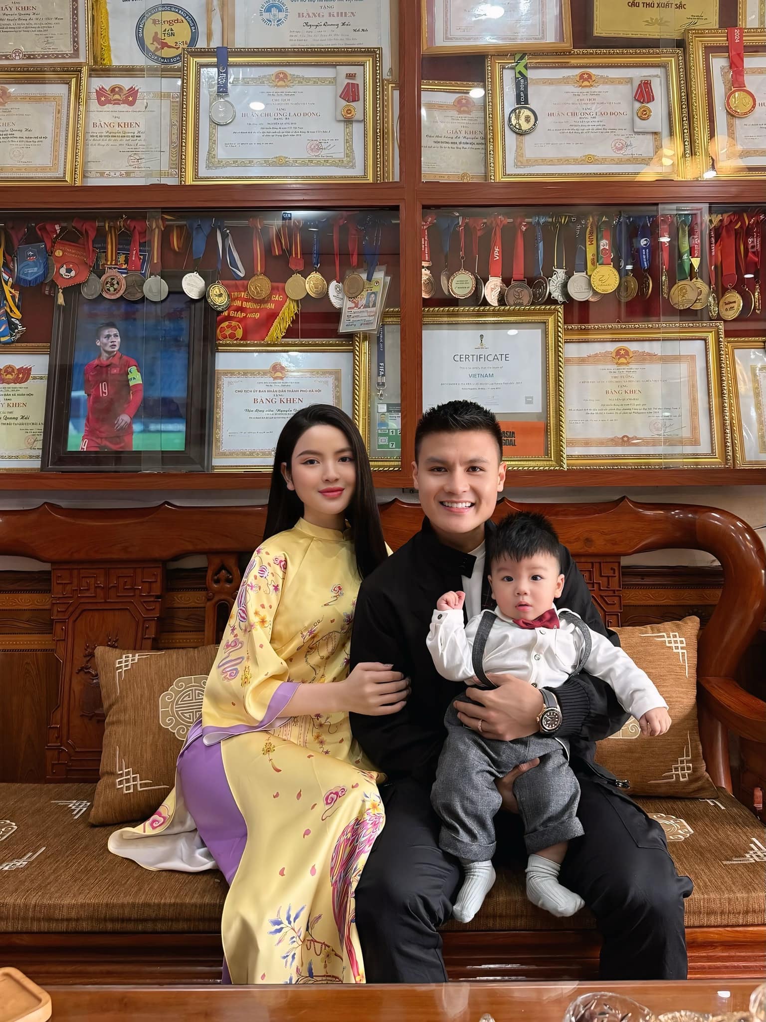 Con trai Quang Hải càng lớn càng yêu, sống chuẩn rich kid đình đám làng bóng