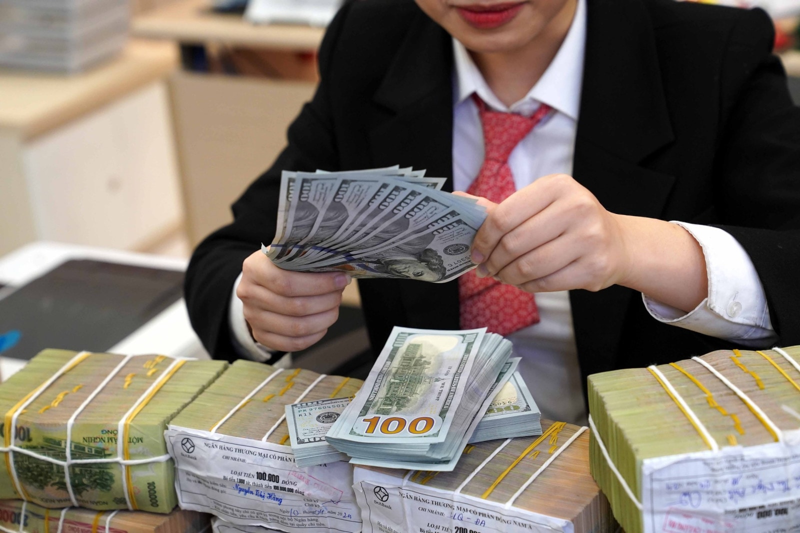 Lãi suất điều hành có tiếp tục giảm để thúc đẩy tăng trưởng kinh tế