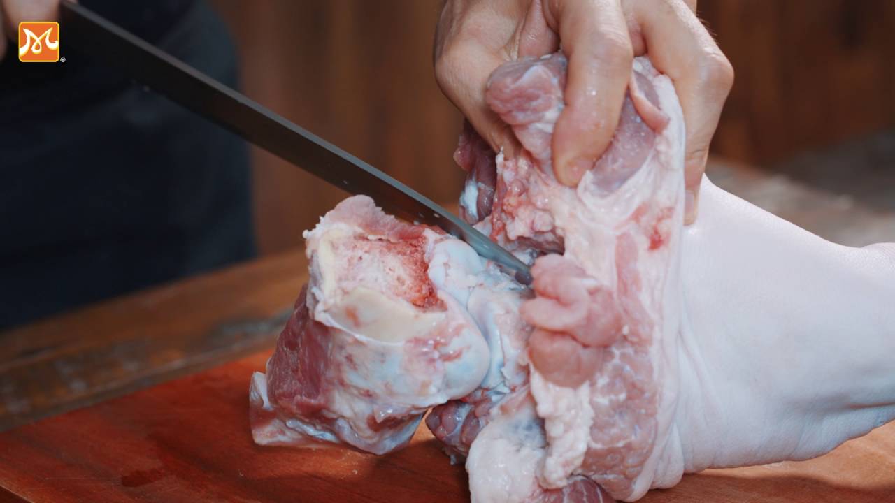 Giá thịt heo hôm nay 283 Chân giò rút xương giảm về mức 116.722 đồngkg