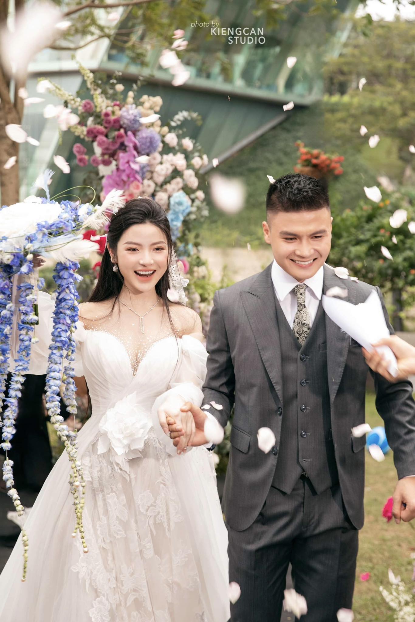 HÓNG Quang Hải bất ngờ đăng status, một câu ngắn gọn lộ rõ thái độ với Chu Thanh Huyền